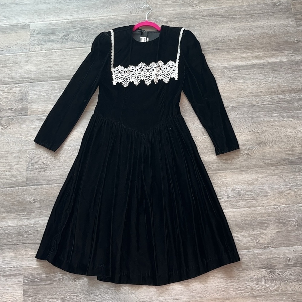 Jessica McClintock GUNNE SAX modest demure black velvet dress white lace girl 12